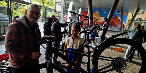 Fahrradwerkstatt im Innenhof des Fichte-Gymnasiums